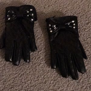 NWOT girls black gloves